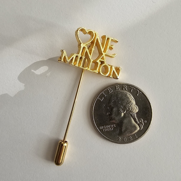 Vintage One in a Million stick pin gold tone brooch stickpin - Picture 4 of 5